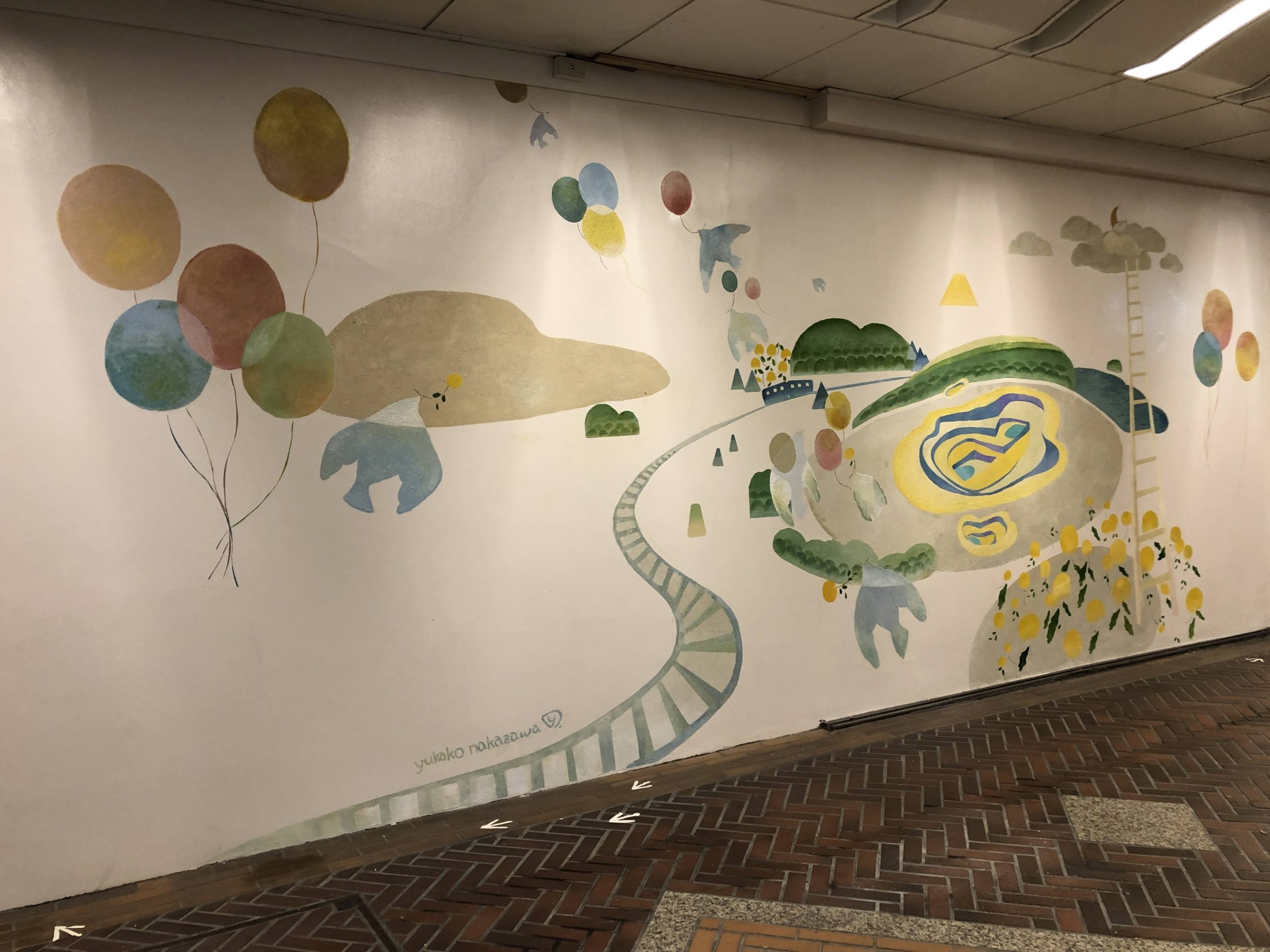 お店の前に素敵な絵が描かれました 八戸 くすり 大きな絵 わたなべ薬品